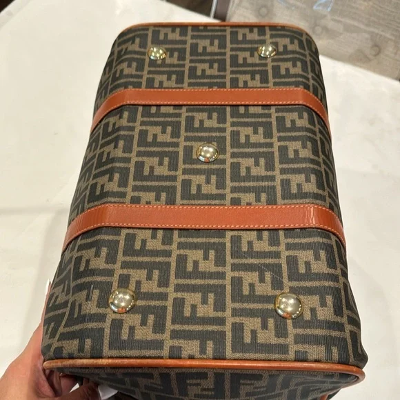 📌SOLD📌 Rare & Authentic Fendi travel bag - Picture 8 of 15